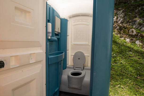 Portable Toilet Options We Offer in Algood, TN